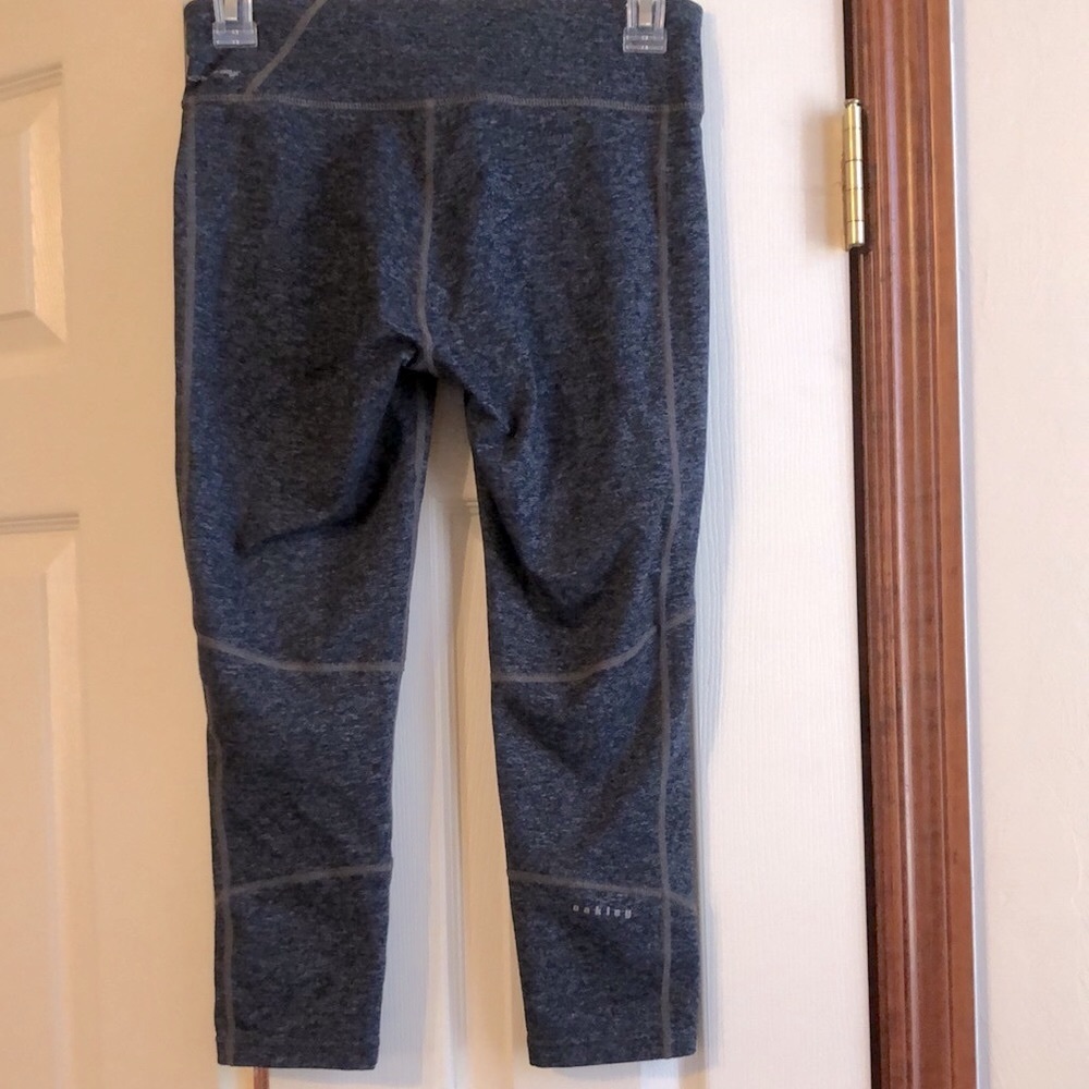 Oakley Spandex Capris.     Excellent Preloved Condition